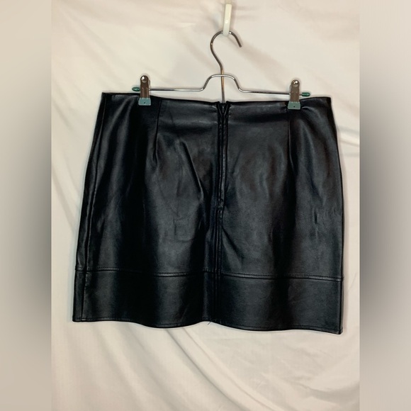 3 for $30 Women’s  Black Foux Leather Mini Skirt - Picture 1 of 3